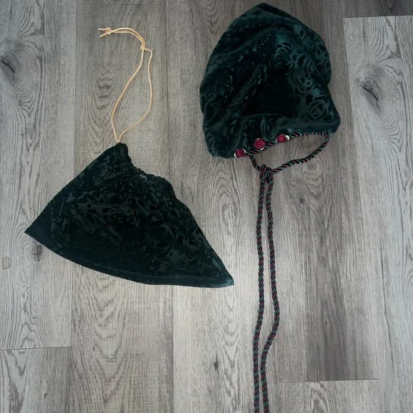 Velvet Renaissance Gown in Burgundy, Forest Green & Gold With Extras - Picture 13 of 17